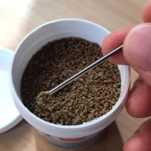Test Fluval Bug Bites Micro Granules : des insectes au menu, et des poissons contents